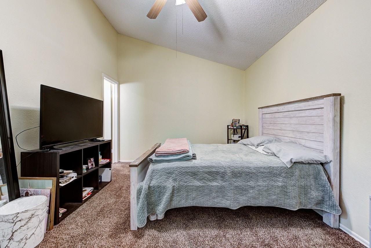 2206 Whiteoak Cir - Photo 7 of 12