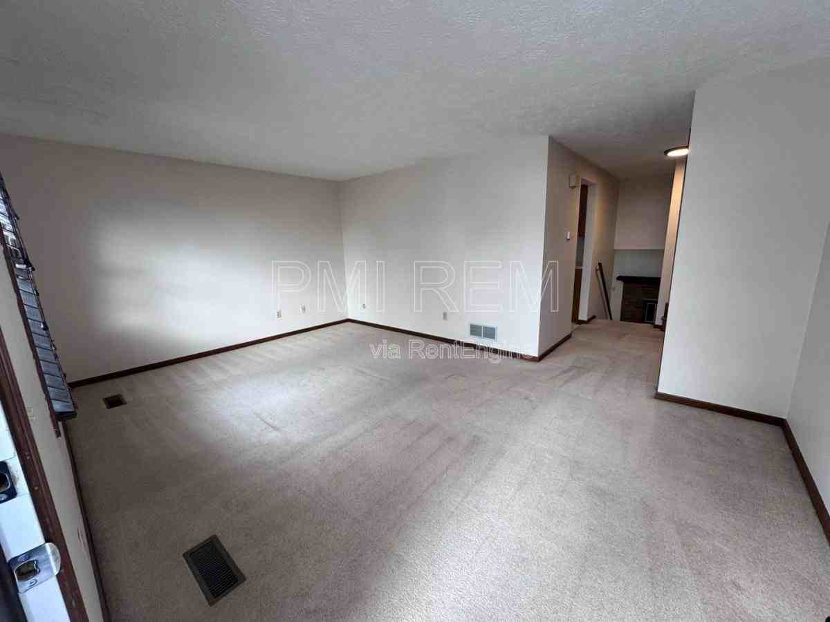 1532 Lupe Avenue Northwest - Photo 3 of 10