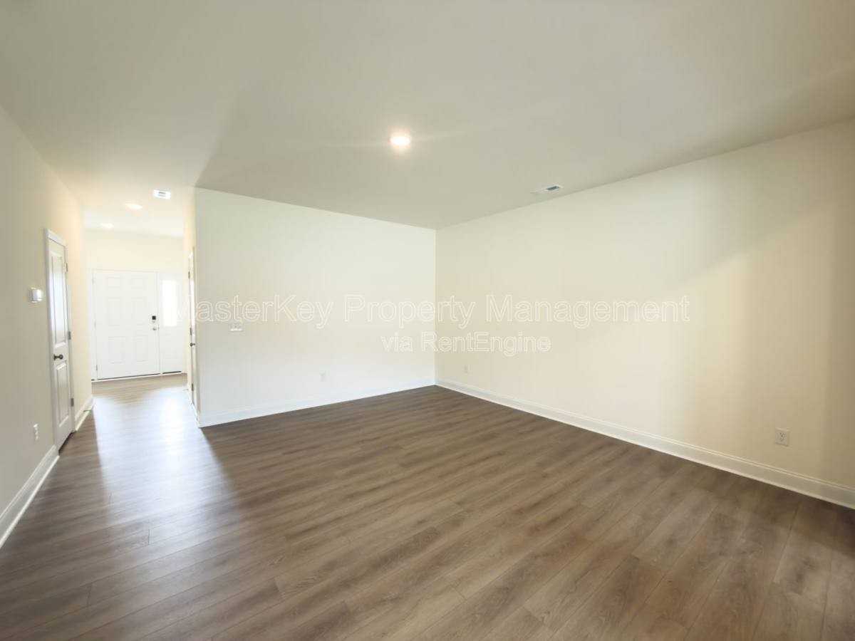 74 Bloodroot St - Photo 3 of 10