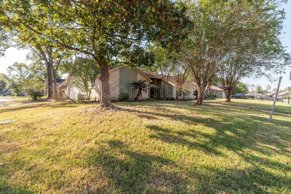 16022 Spinnaker Dr - Photo 2 of 10