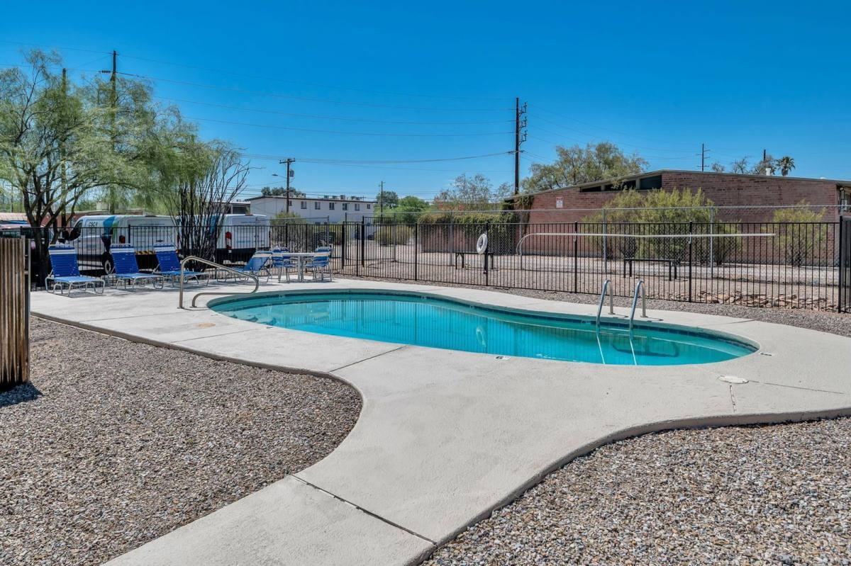 2497 North Park Avenue #11 - Photo 4 of 10