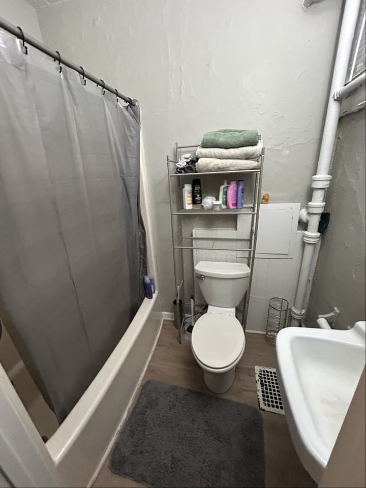 2114 Farnam St #4 - Photo 4 of 9