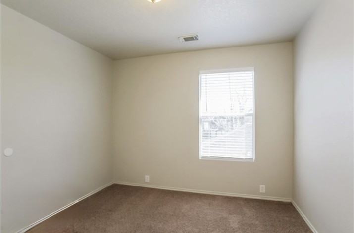 2114 Village Crossing Trl - Photo 6 of 9