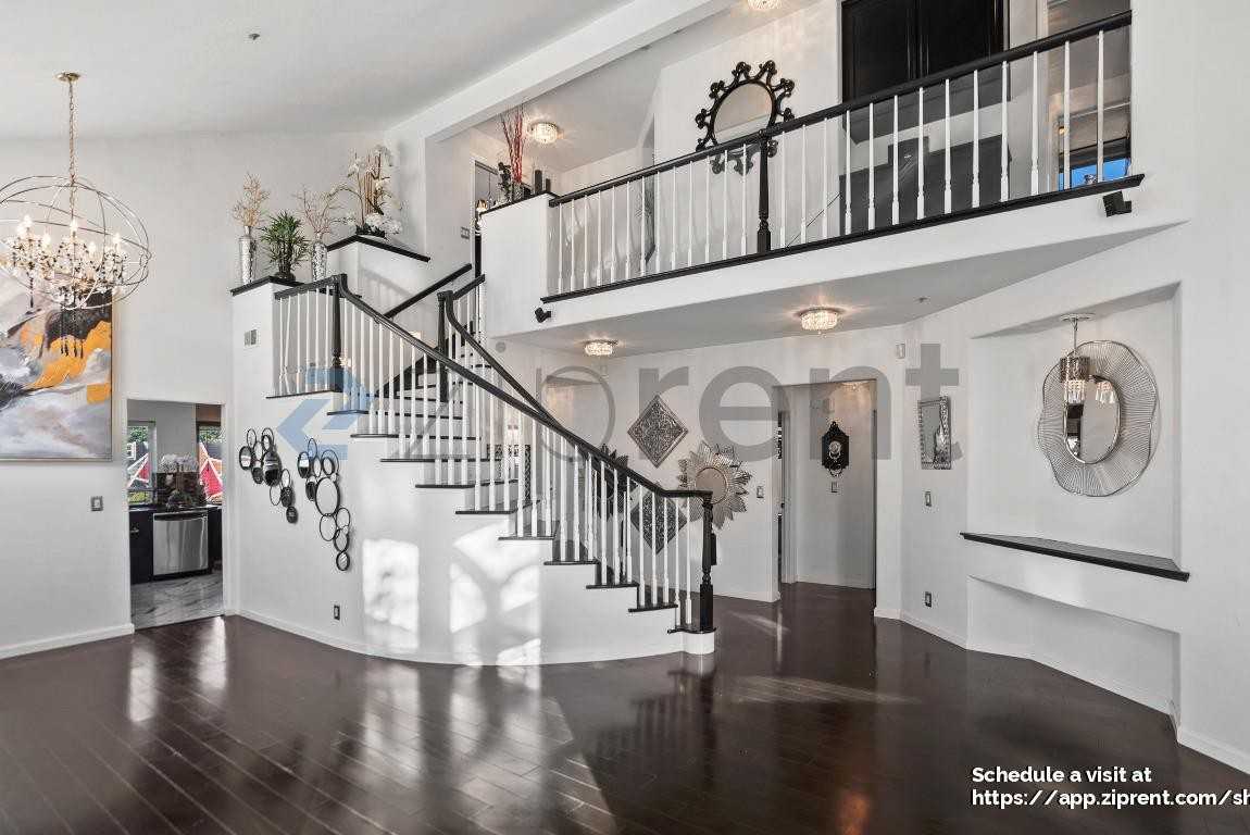 2927 Sorrento Way - Photo 7 of 41