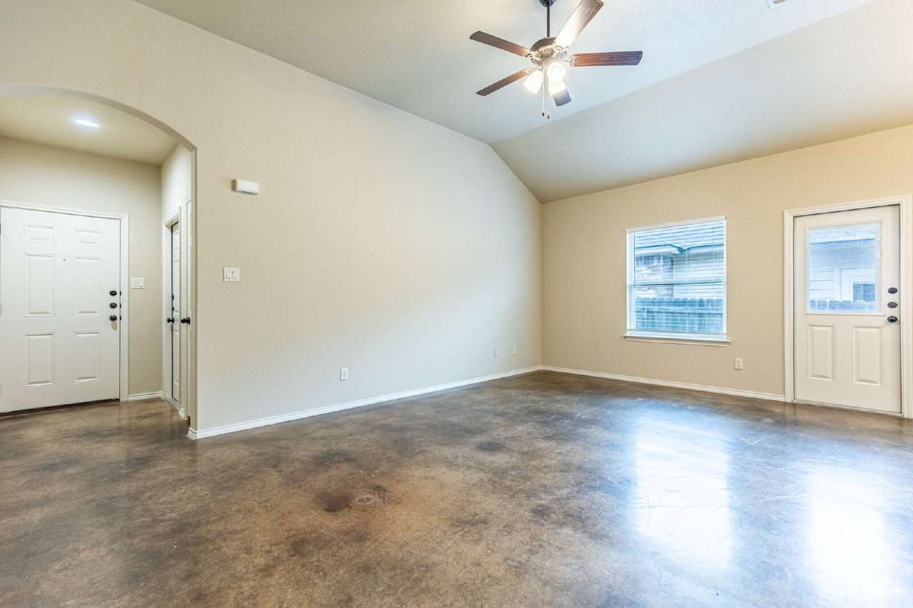 218 Ragsdale Way - Photo 6 of 28