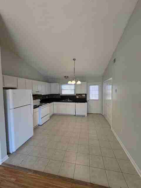 1907 White Hollow Dr - Photo 4 of 13