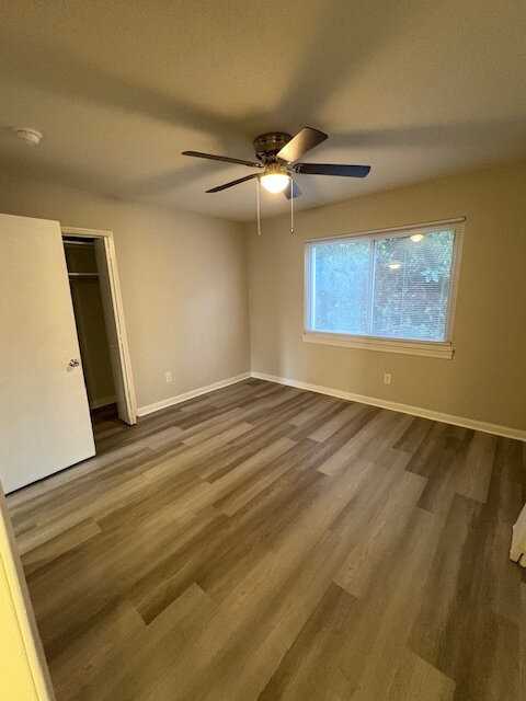 904 E 14th St #2 - Photo 4 of 17