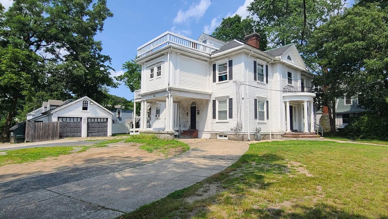 215 W Elm St #7 - Photo 5 of 7