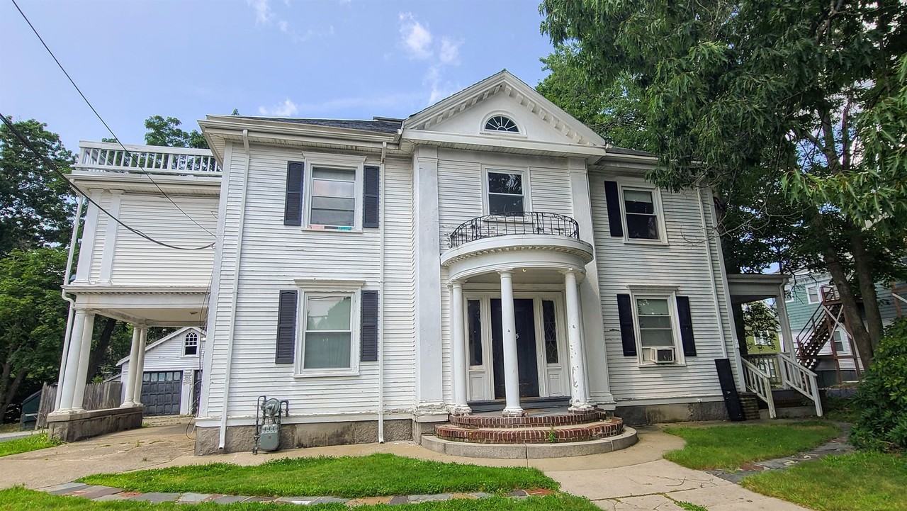 215 W Elm St #7 - Photo 4 of 7