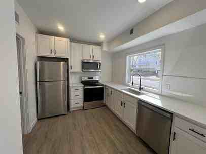 329 30th Ave N - Photo 4 of 8