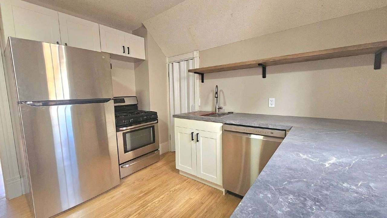 3832 Harriet Ave - Photo 3 of 20