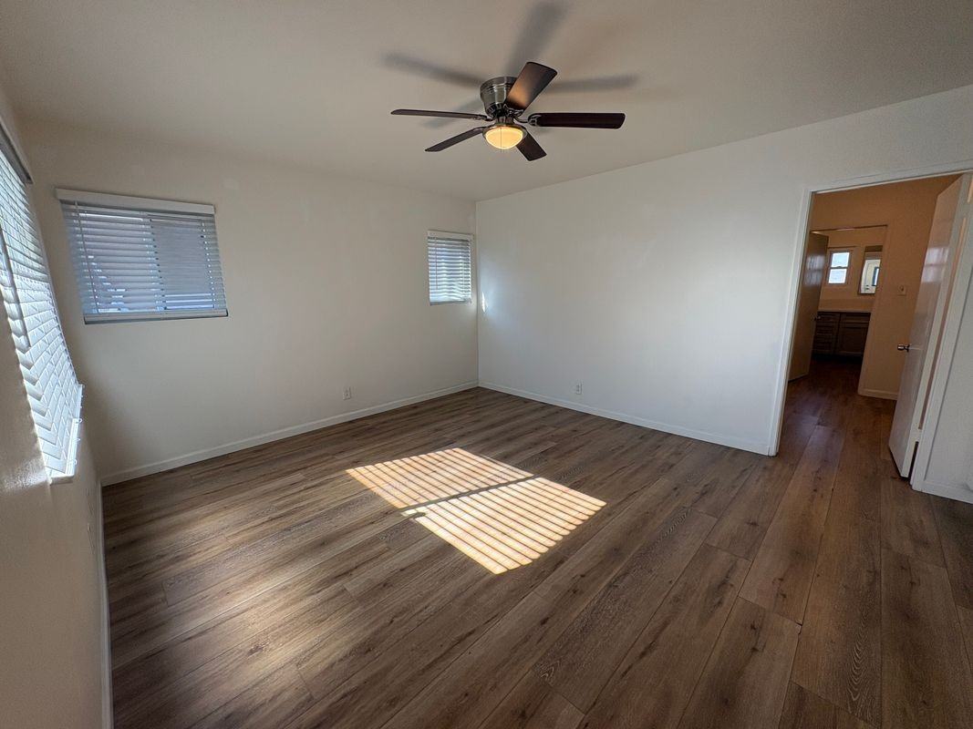 3011 East 7th Street - Photo 3 of 44