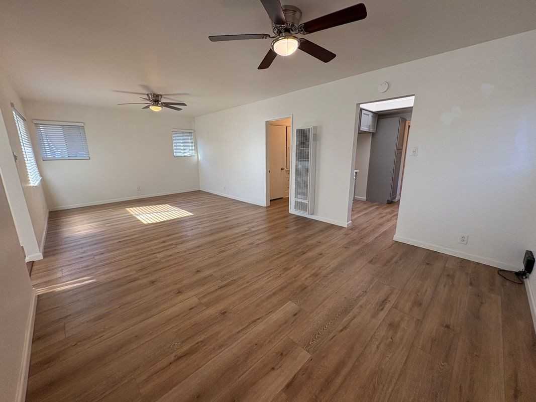 3011 East 7th Street - Photo 4 of 44