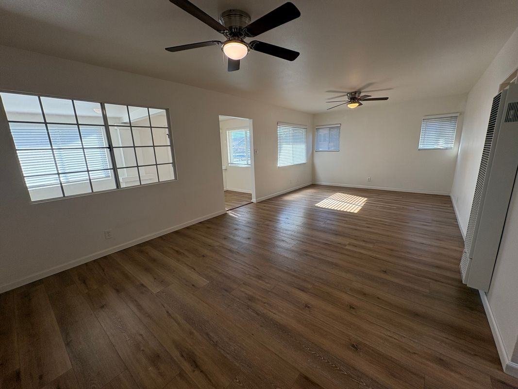 3011 East 7th Street - Photo 5 of 44