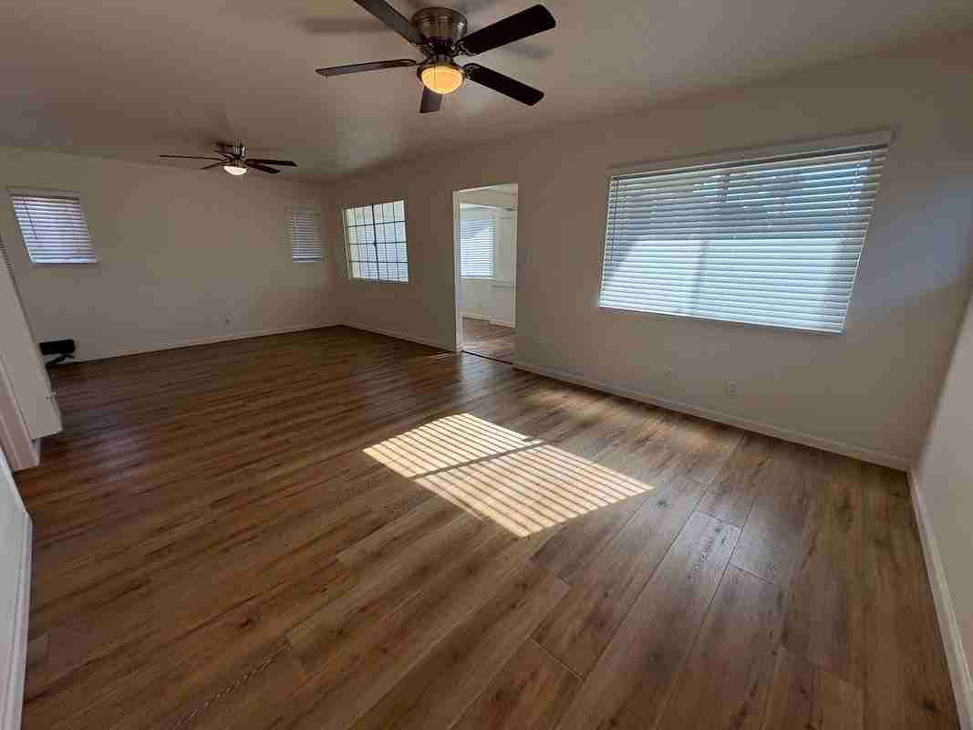 3011 East 7th Street - Photo 6 of 44