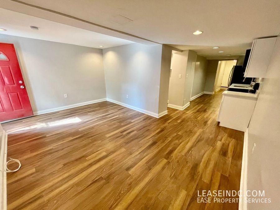 2404 10th St Ne #B - Photo 5 of 17