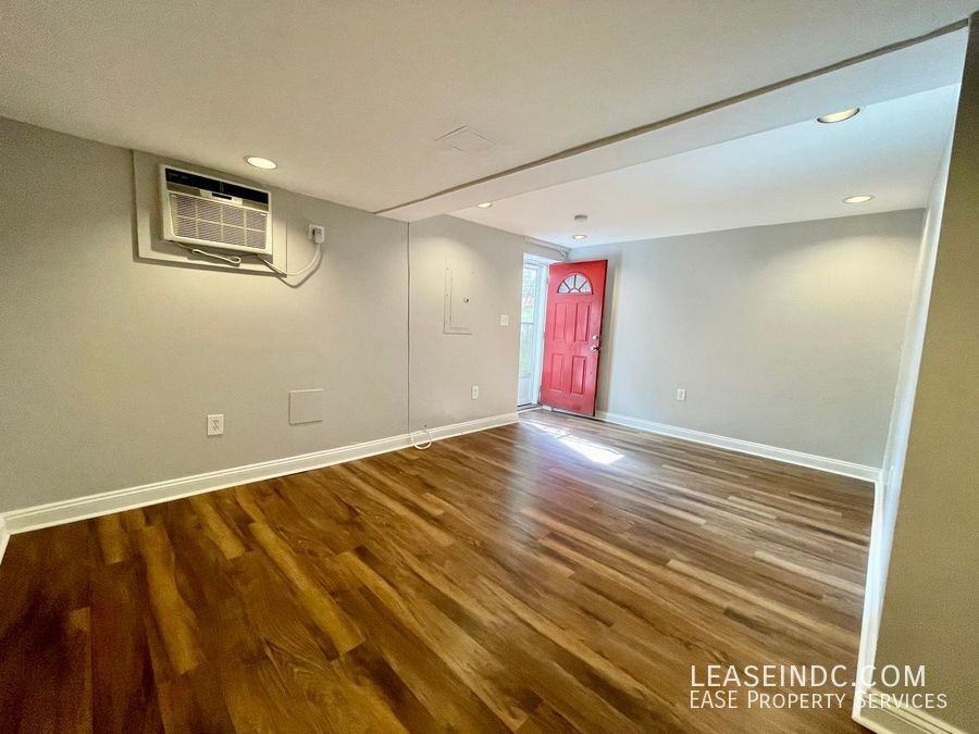 2404 10th St Ne #B - Photo 6 of 17