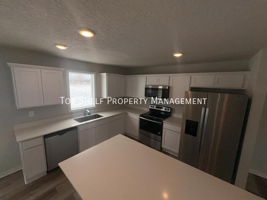 193 Ne 56th St - Photo 5 of 15