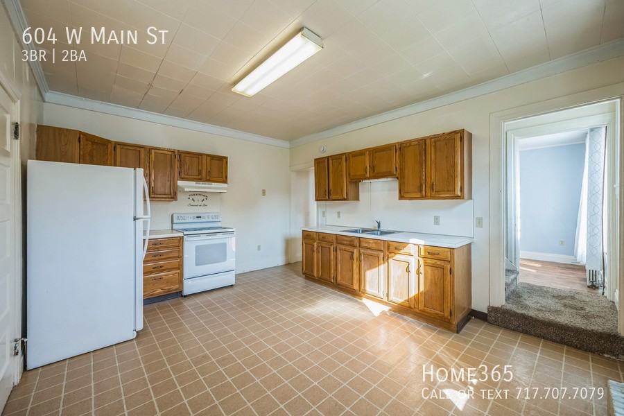 604 West Main Street - Photo 4 of 16