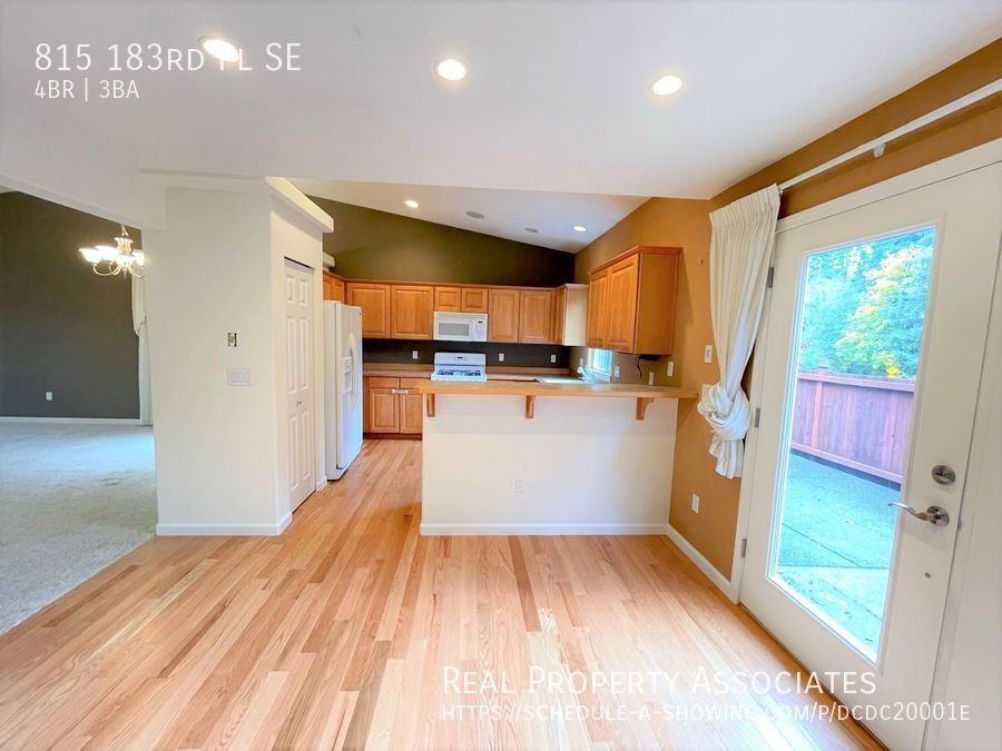 815 183rd Place Southeast - Photo 4 of 32