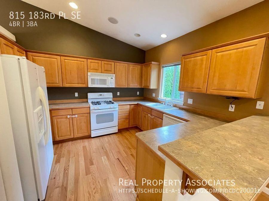 815 183rd Place Southeast - Photo 5 of 32