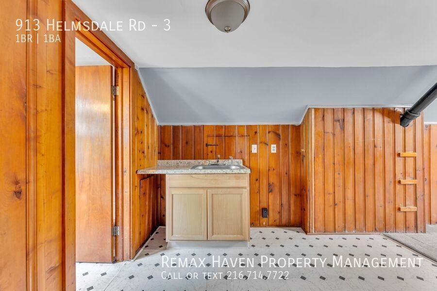 913 Helmsdale Rd #3 - Photo 3 of 36