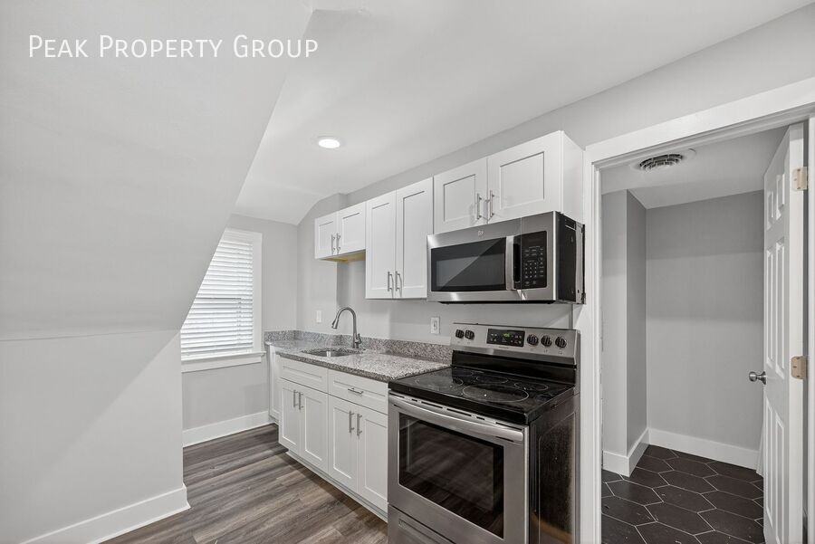 615 East Sixth Street #5 - Photo 2 of 21