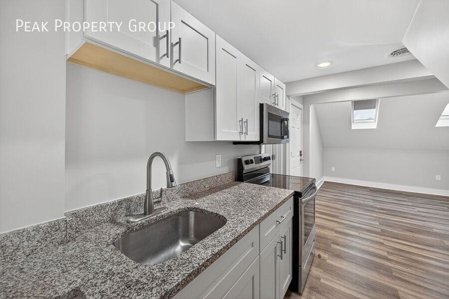615 East Sixth Street #5 - Photo 3 of 21
