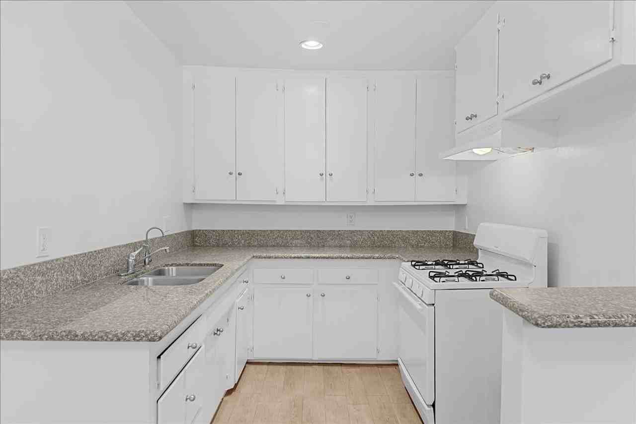 3116 W 99th St #05 - Photo 4 of 19