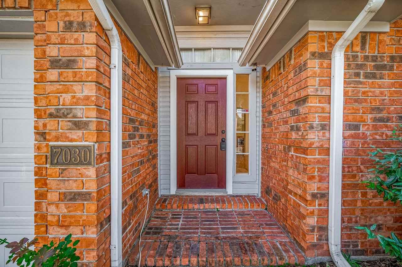 7030 River Garden Dr - Photo 2 of 32