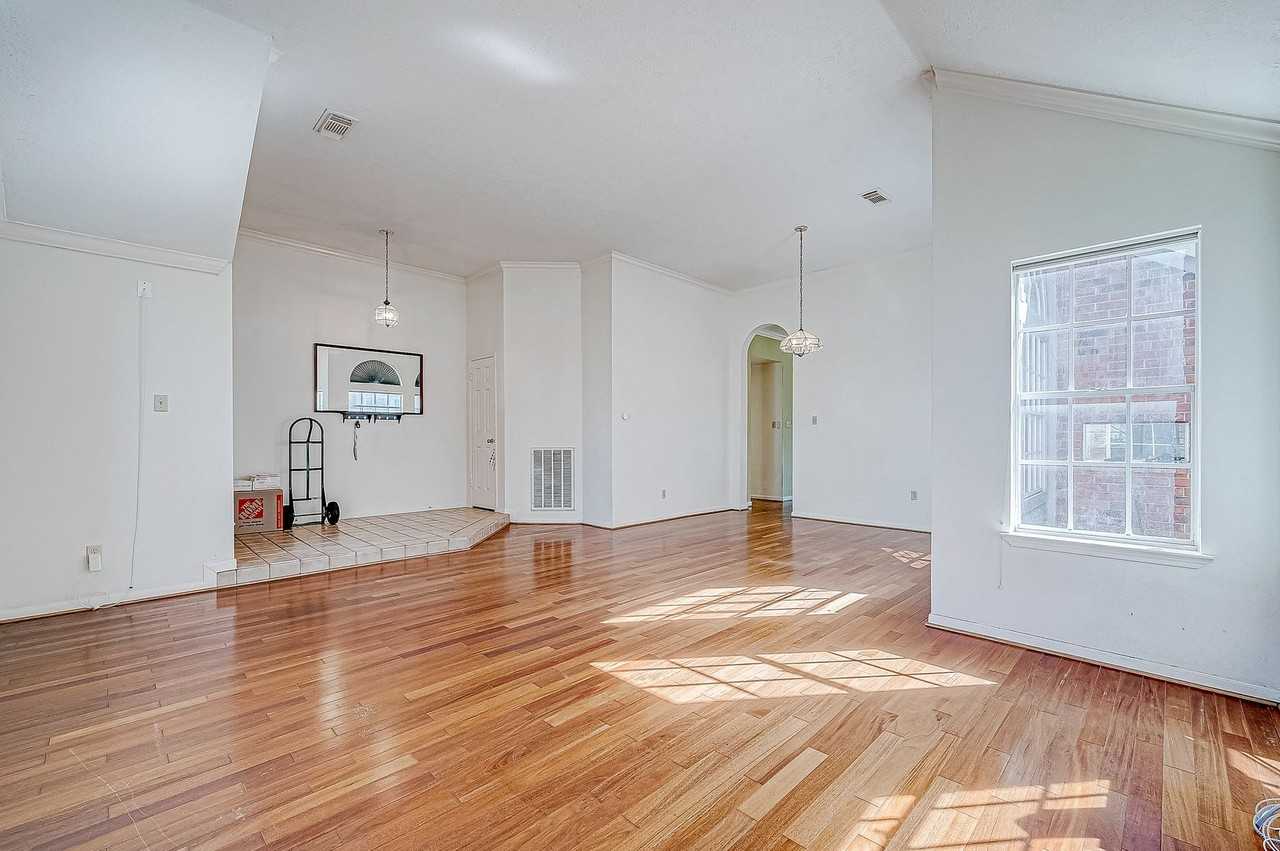 7030 River Garden Dr - Photo 6 of 32