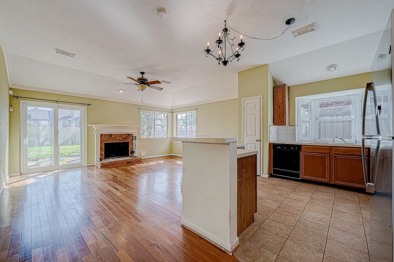 7030 River Garden Dr - Photo 7 of 32