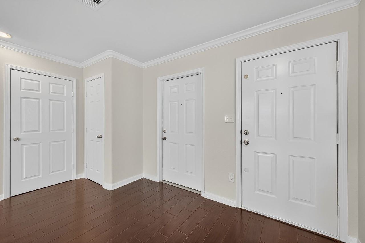 6115 Shadow Isle Lane - Photo 3 of 40