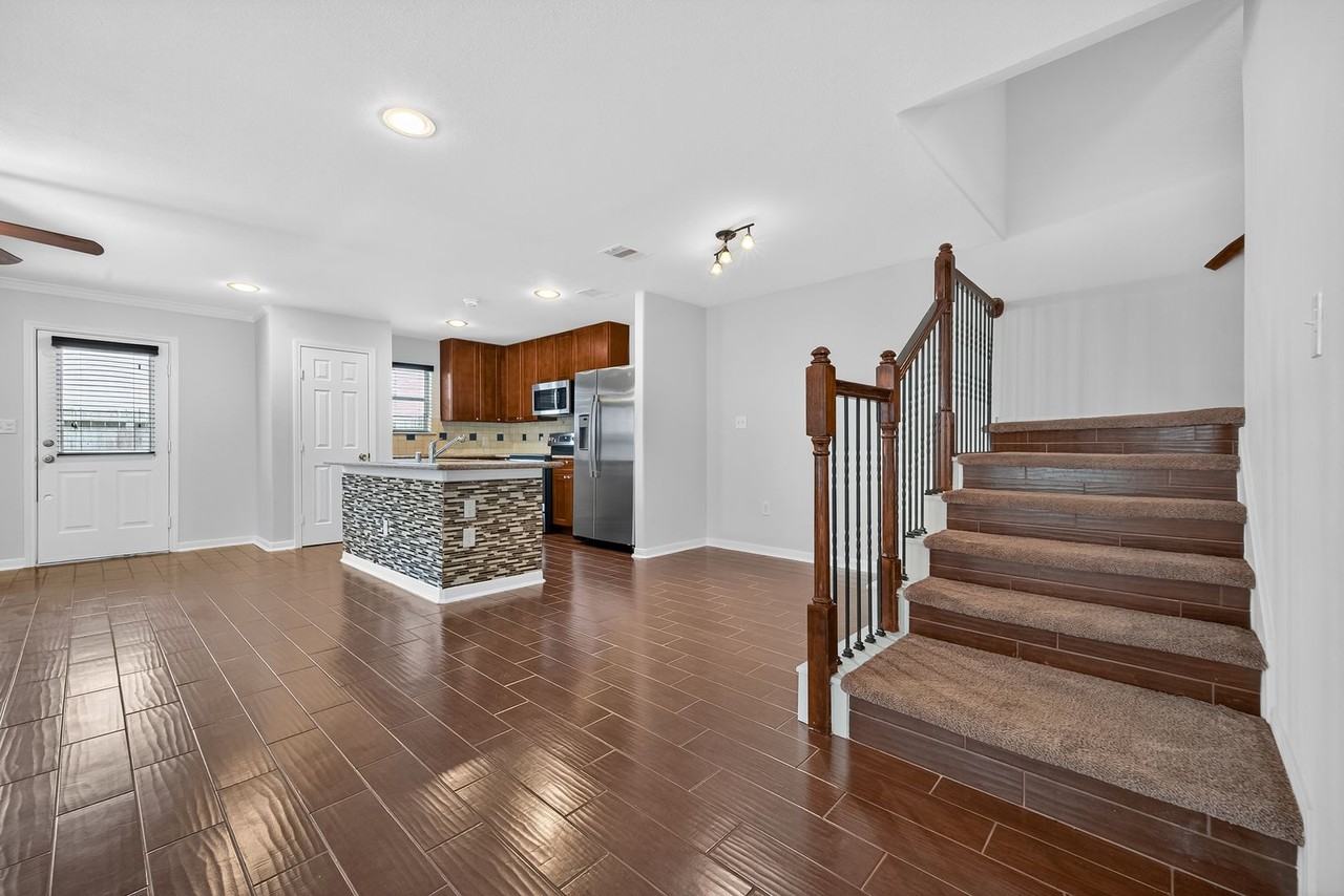 6115 Shadow Isle Lane - Photo 4 of 40