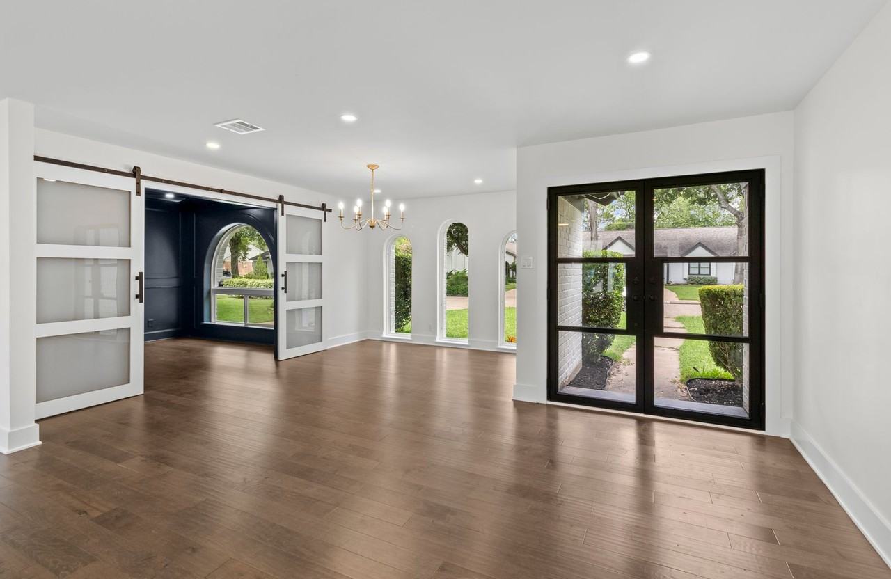 2823 Stetson Lane - Photo 2 of 19