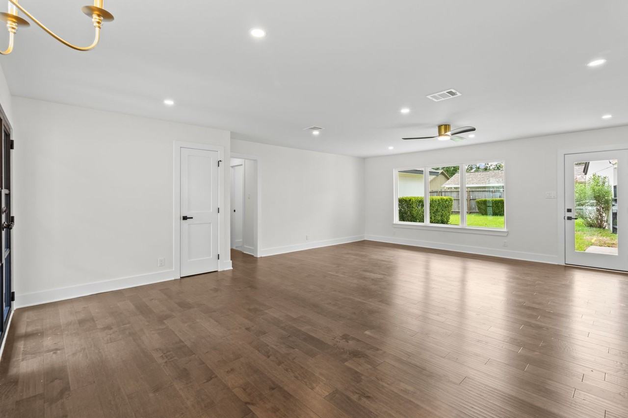 2823 Stetson Lane - Photo 3 of 19