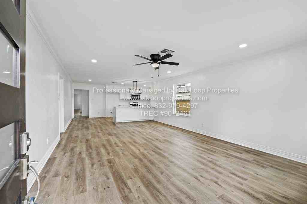 1404 Des Jardines St - Photo 3 of 30