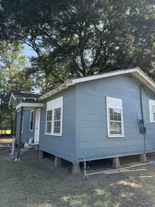 811 Solomon St - Photo 2 of 14