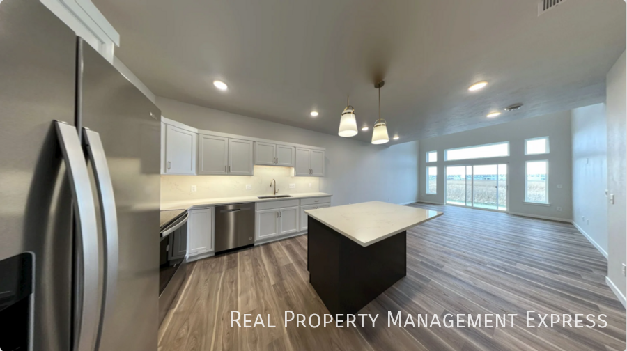 5520 S Huntwood Ave - Photo 2 of 19