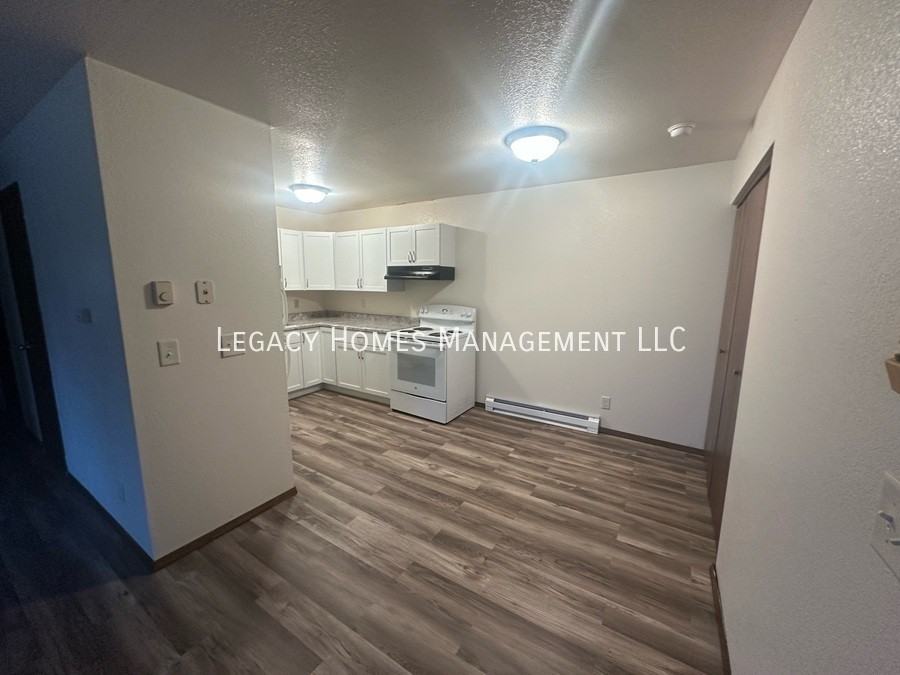 1020 Oviatt St #1 - Photo 7 of 13