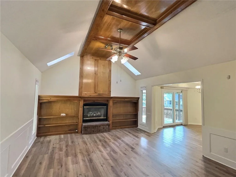 1121 Northeast Ridgeview Drive - Photo 2 of 14