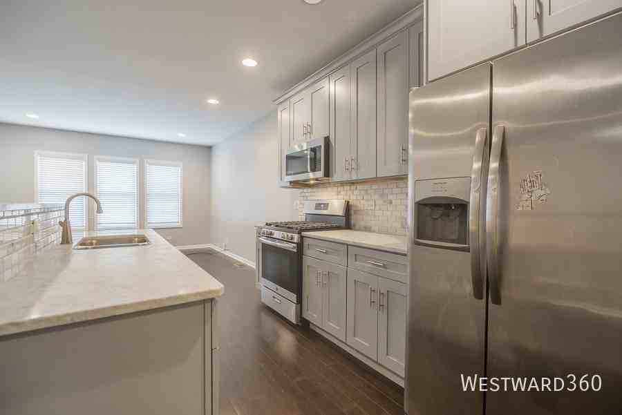 1906 W 17th St #1 - Photo 4 of 33