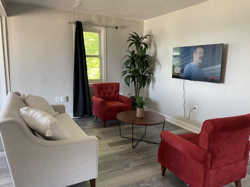 117 Nippersink Rd #402 - Photo 2 of 4