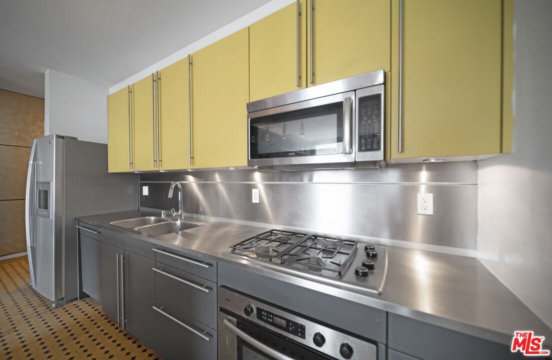 257 South Spring Street #2574E - Photo 3 of 28