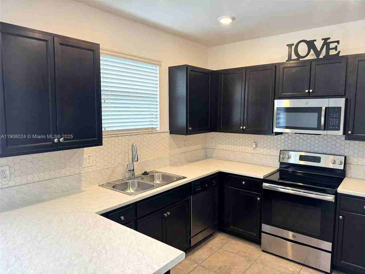 3354 Se 1st Ct #3354 - Photo 5 of 19