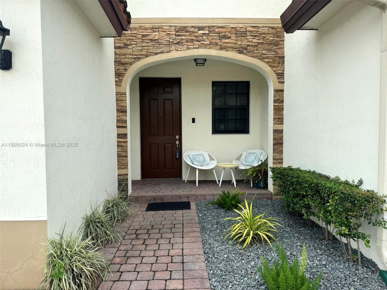 3354 Se 1st Ct #3354 - Photo 7 of 19