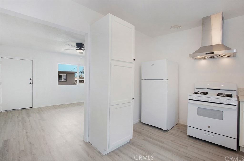 1917 West Myrtle Street #1917 - Photo 2 of 6