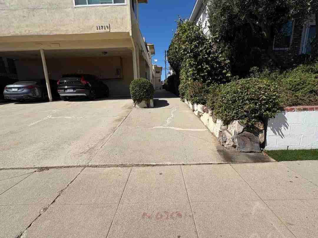 11719 Mayfield Avenue #11719-6 - Photo 4 of 20