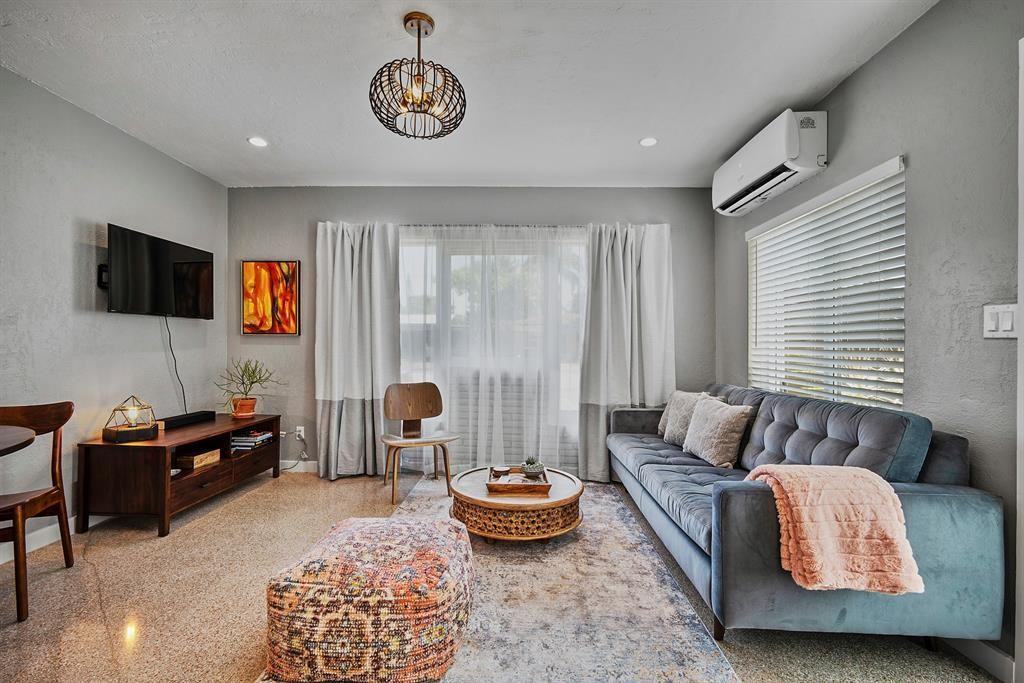 1215 Ne 17th Ave #1215-3 - Photo 2 of 7