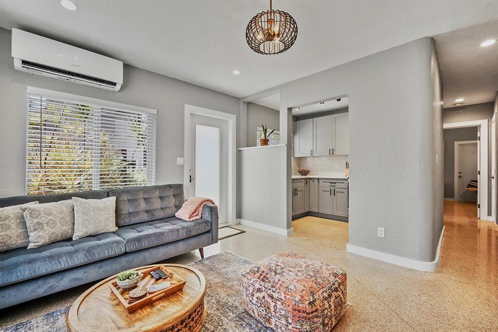 1215 Ne 17th Ave #1215-3 - Photo 3 of 7